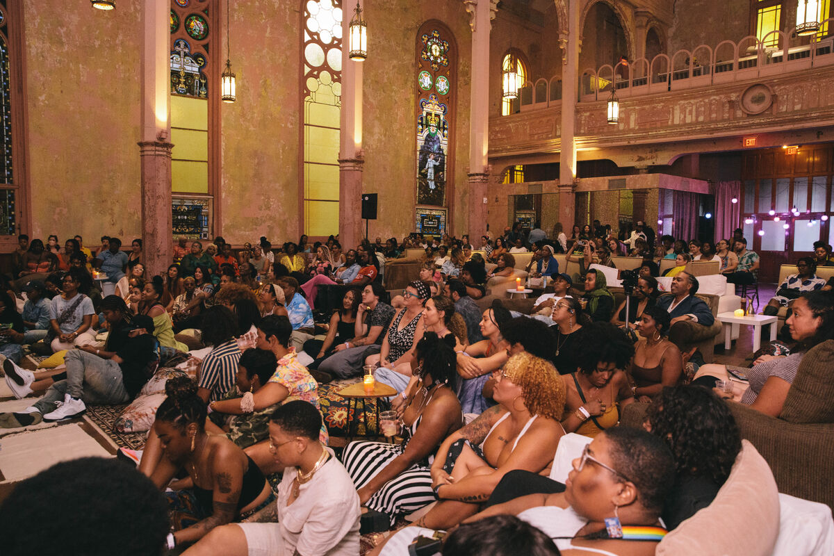 COUCHES at historic venue